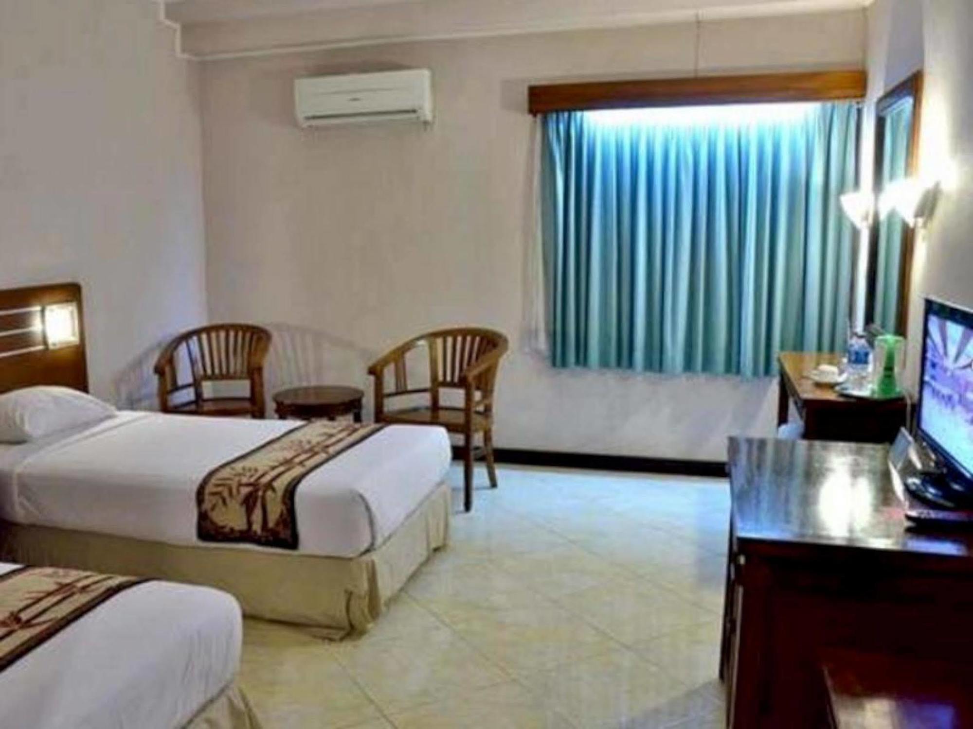 Bahari Inn Tegal Exterior foto