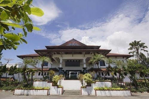 Bahari Inn Tegal Exterior foto