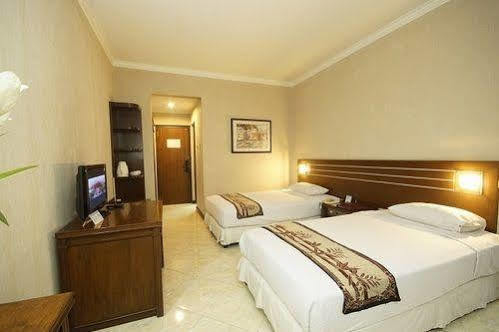 Bahari Inn Tegal Exterior foto