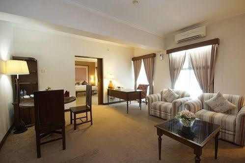 Bahari Inn Tegal Exterior foto