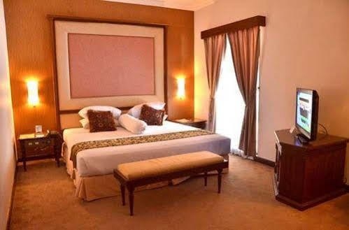 Bahari Inn Tegal Exterior foto